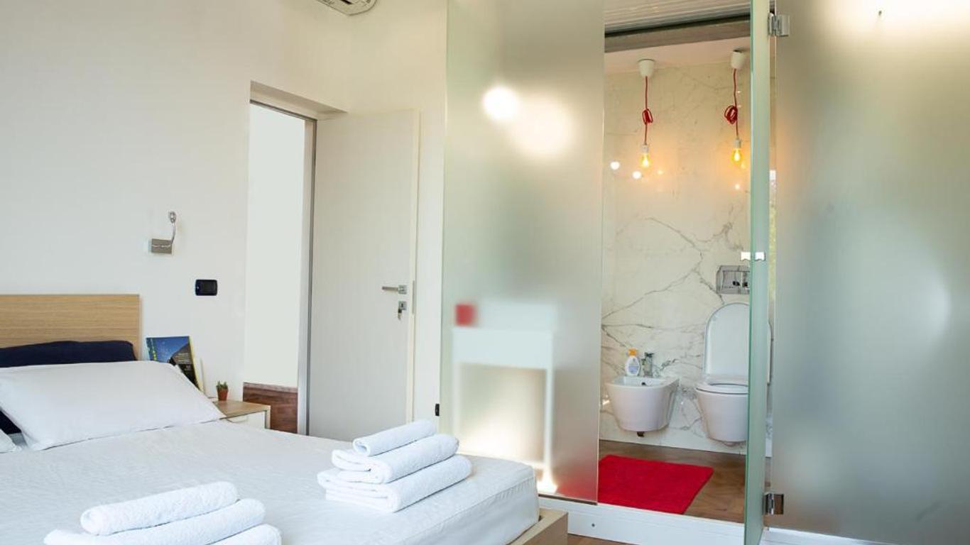 Room In Roma Isole