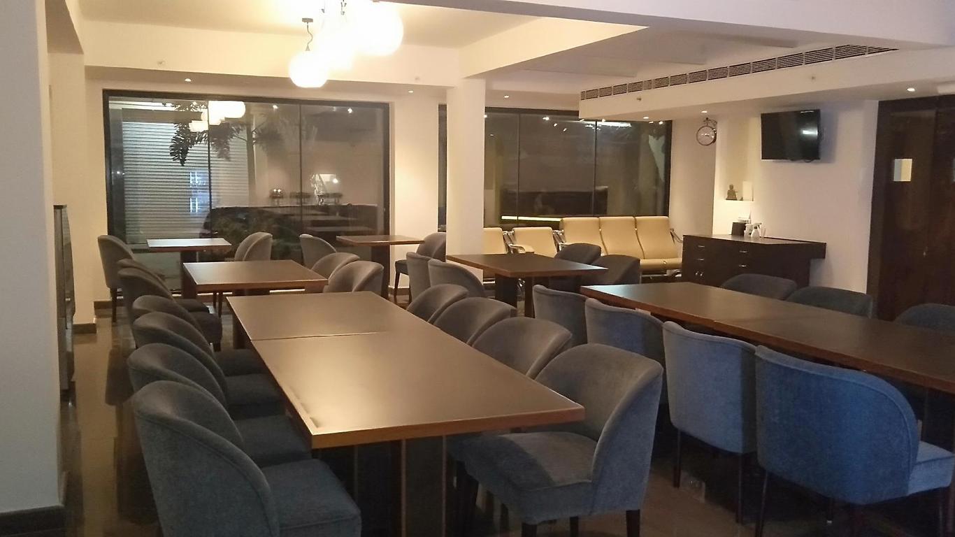 Kr Inn, Manyata