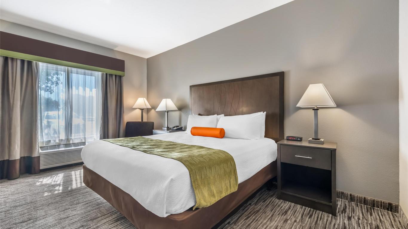 Best Western Plus Liberal Hotel & Suites