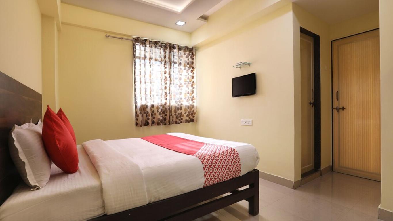 Oyo 12748 Govindpuram Apartment