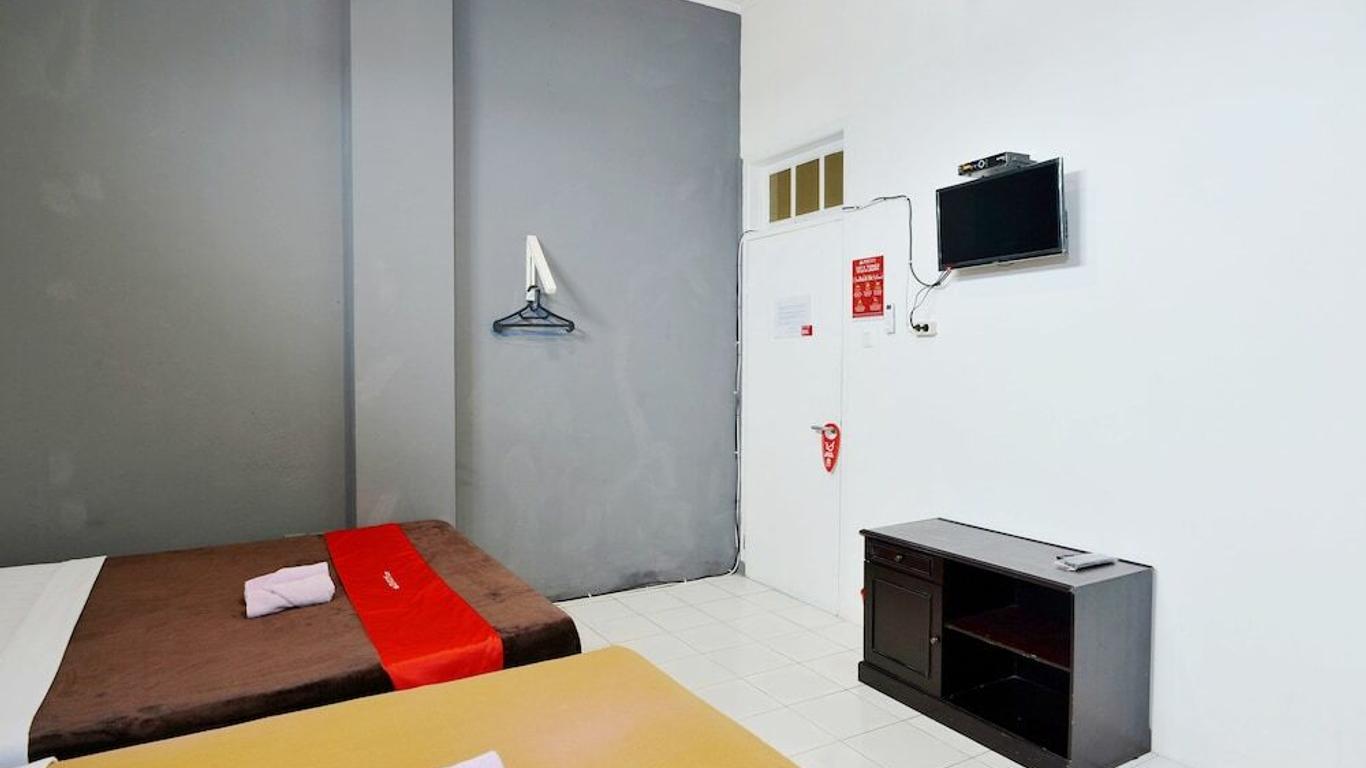 ZEN Rooms Basic Near Pasar Baru