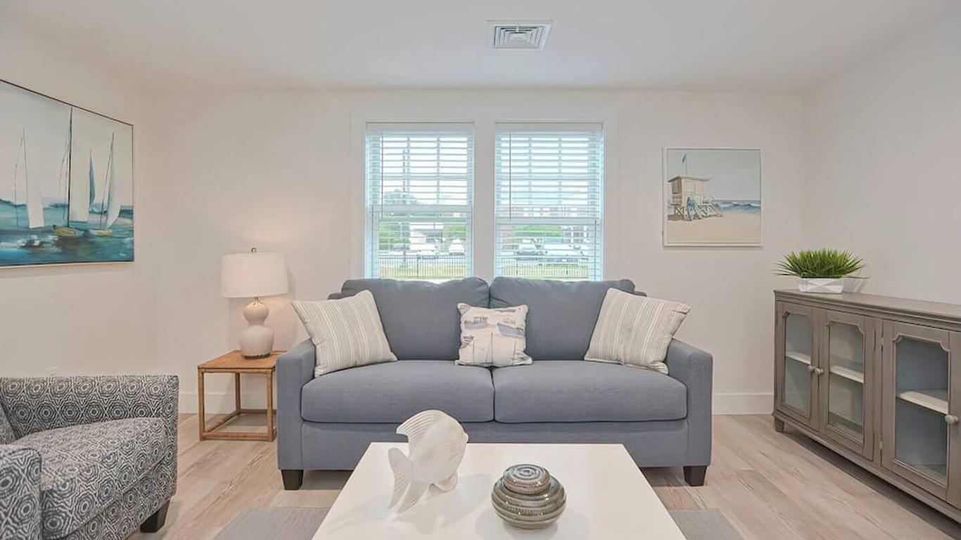 Harbourtown Suites on Plymouth Harbor