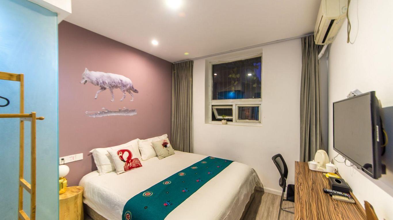 Mr. Panda International Youth Hotel