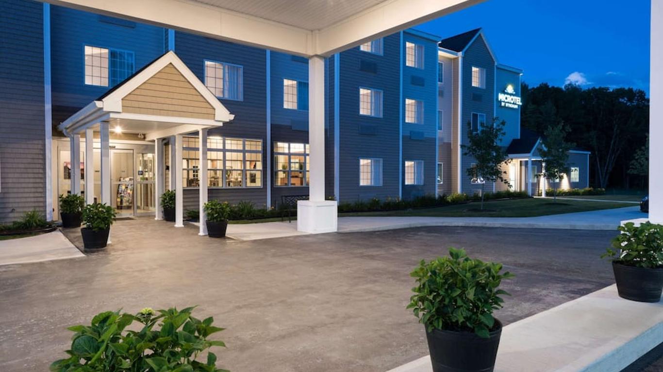 Microtel Inn & Suites by Wyndham Windham
