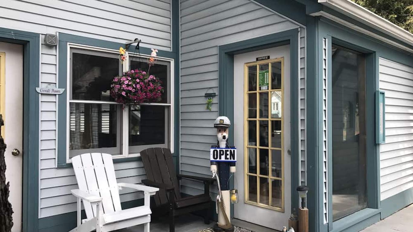Harbor Light Inn