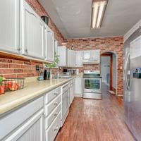 Awesome House, 5 minutes to DT, 2 miles to Stadium and Ruby Memorial!