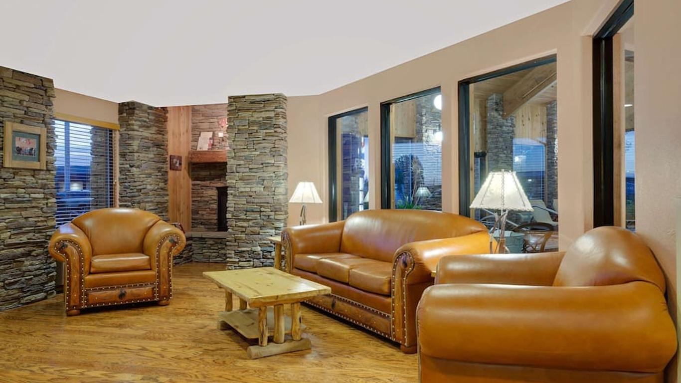 Pinedale Hotel & Suites