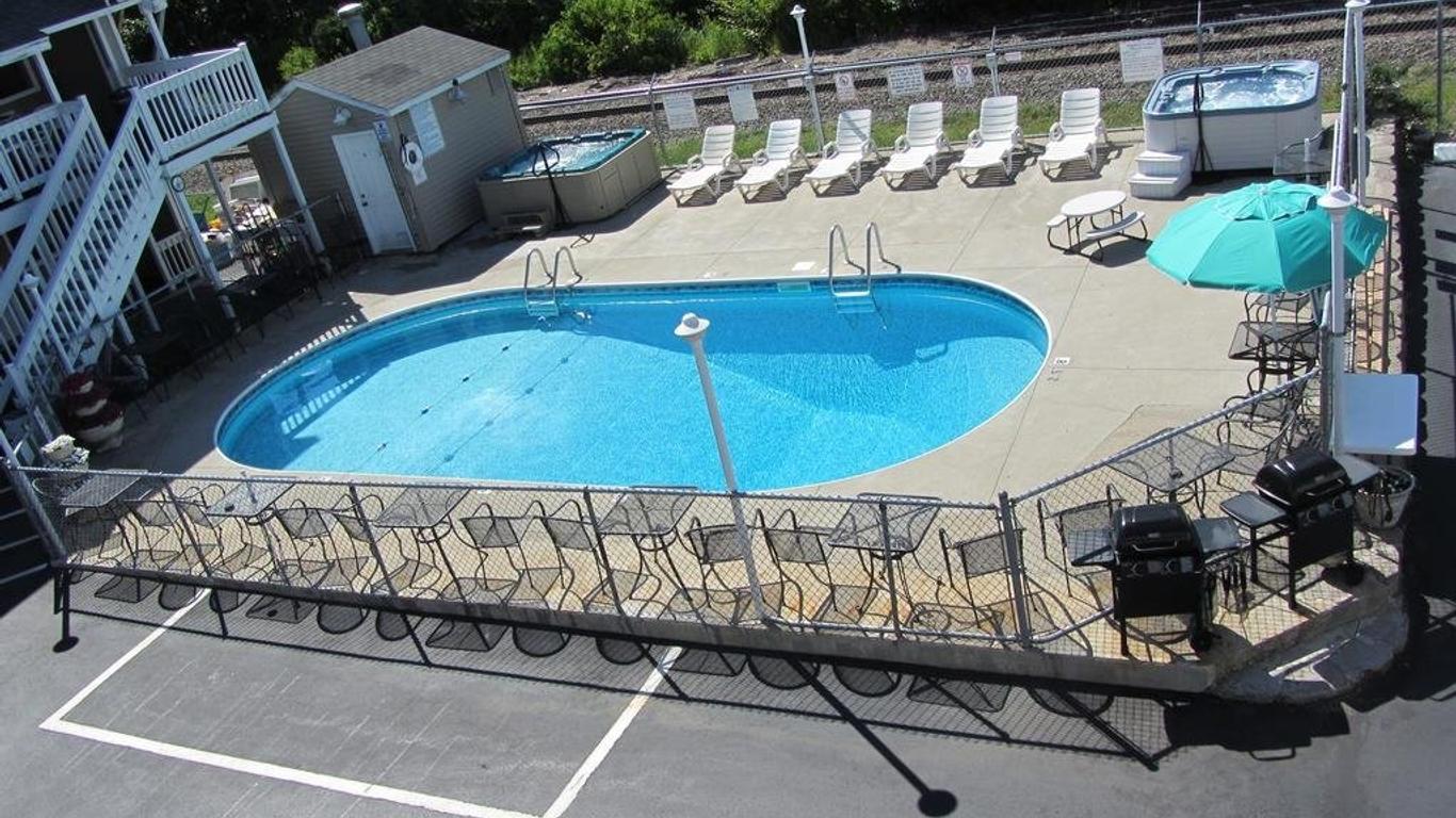 Green Dolphin Motel
