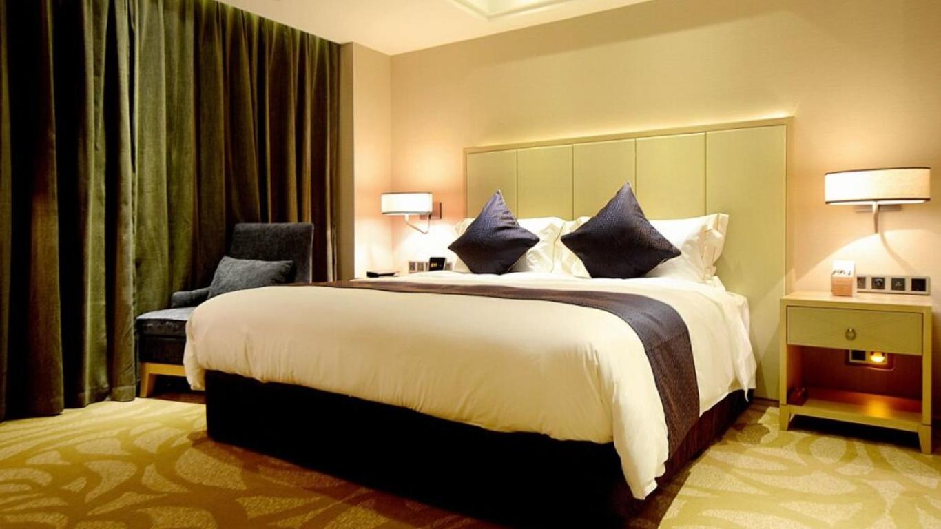 Sky World Hotel Qingdao
