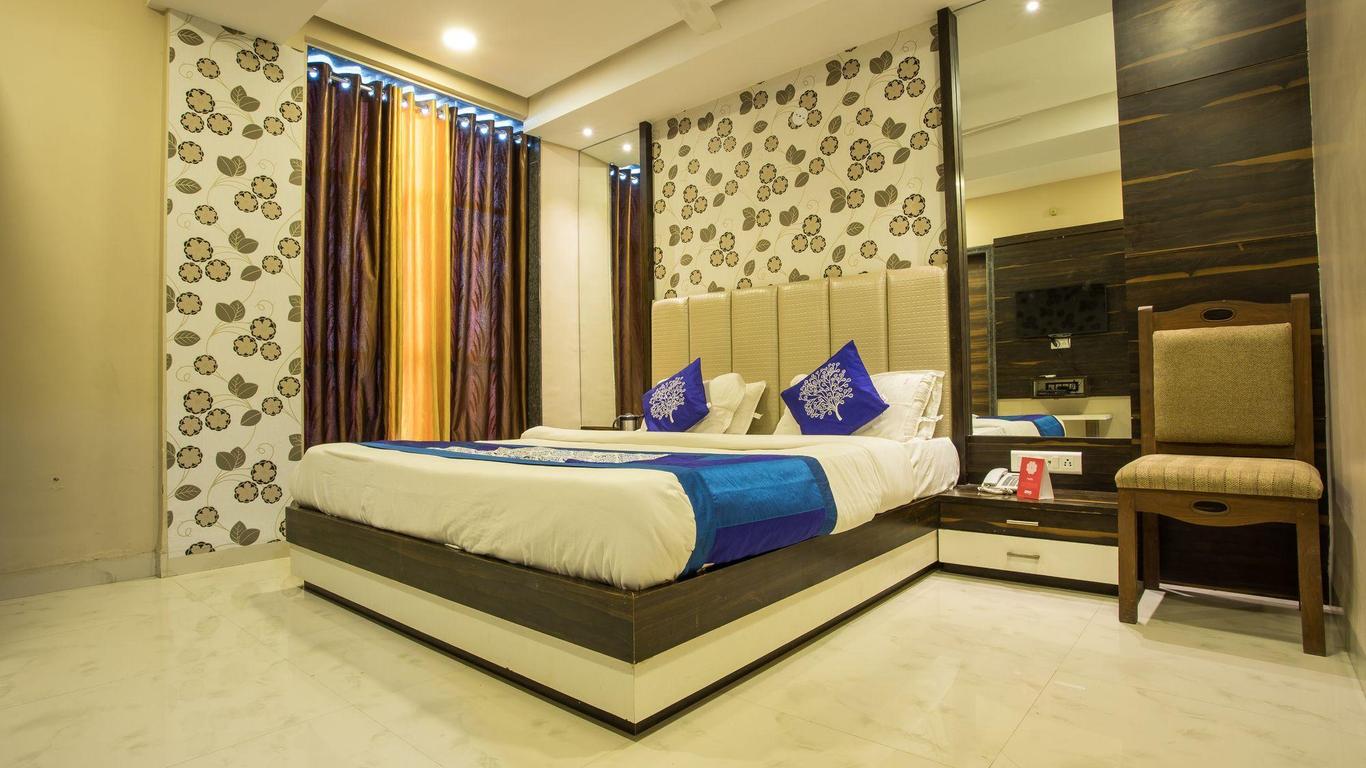 OYO 5253 Hotel Orange Lily