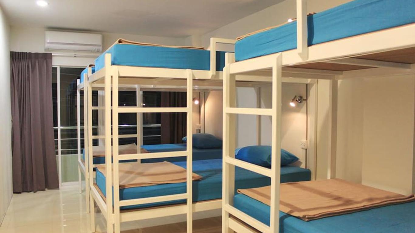 Ananas Phuket Central Hostel - Adults Only