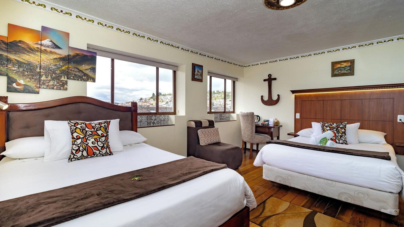 Friends Hotel & Rooftop - Historic Center & Museums