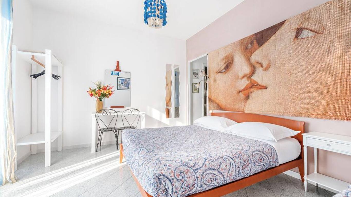 Lia Rooms 2