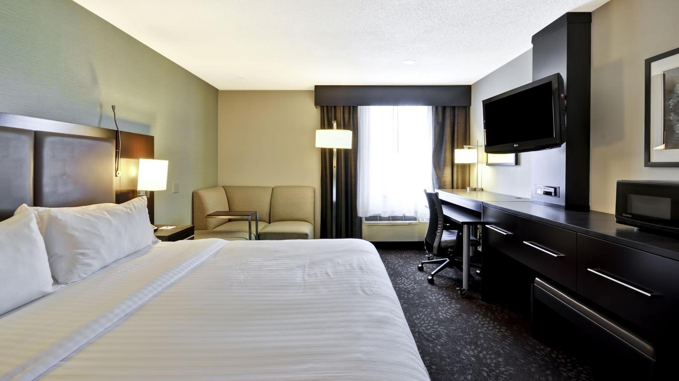 Holiday Inn Express Romulus / Detroit Airport By IHG