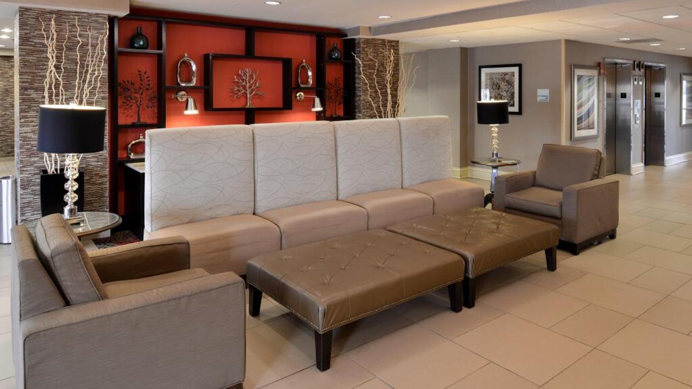 Holiday Inn Express Crestwood