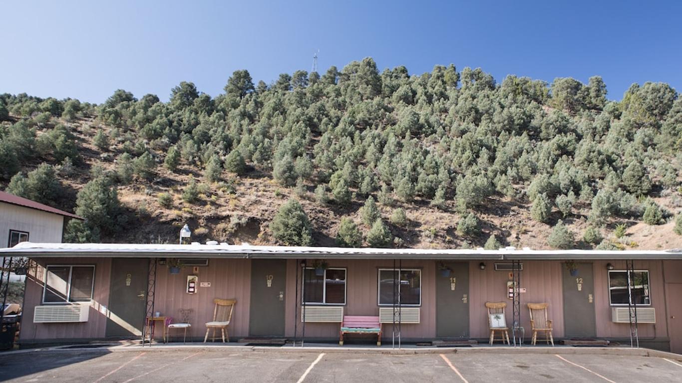Cozy Mountain Motel 