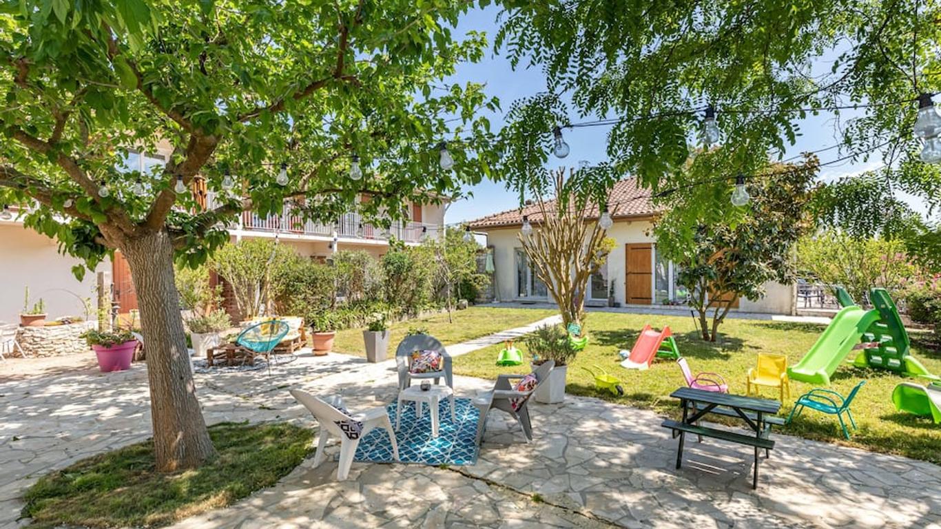 Hotel Les Vieux Acacias