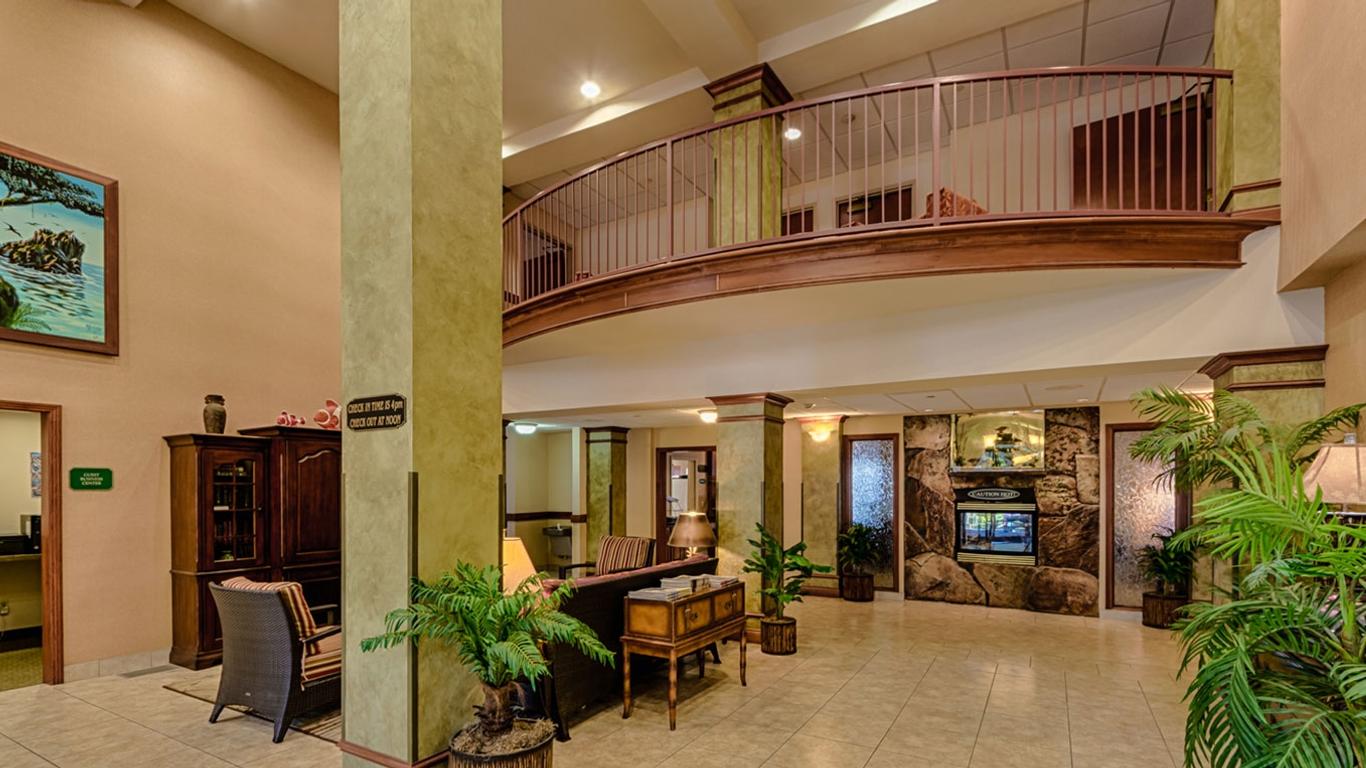 Triple Play Resort Hotel & Suites