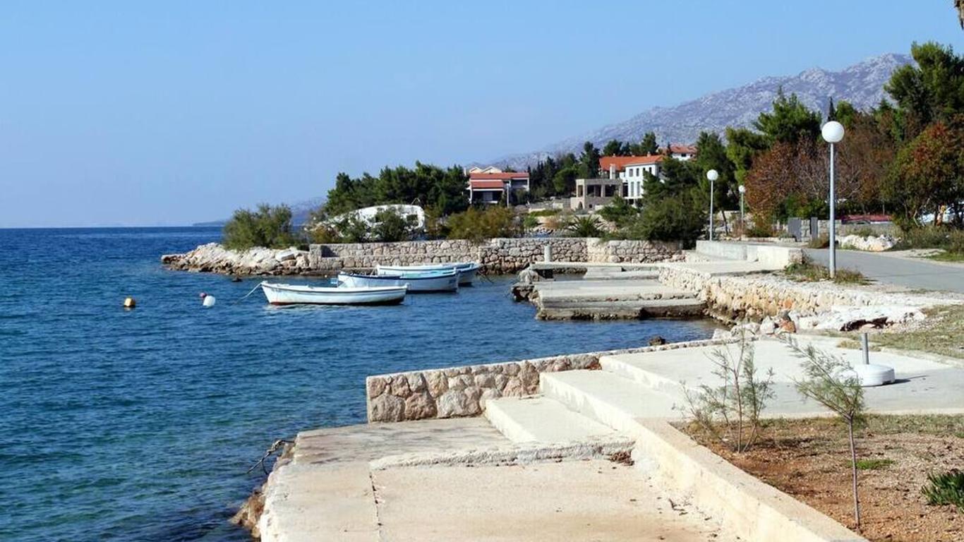 Apartments with parking spaces Starigrad, Paklenica - 6585