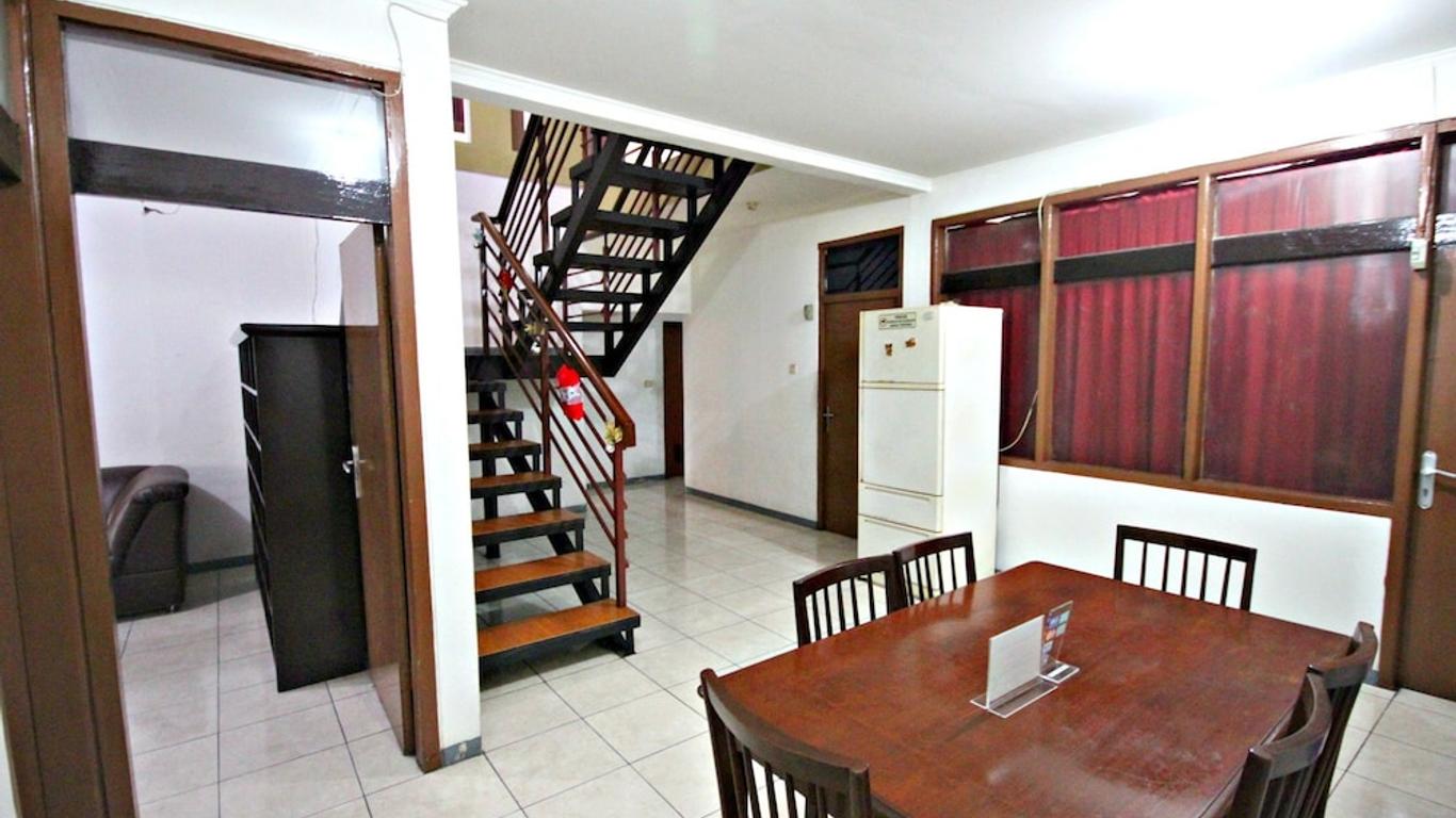 De Sun Pasteur Guest House by HouseinBandung