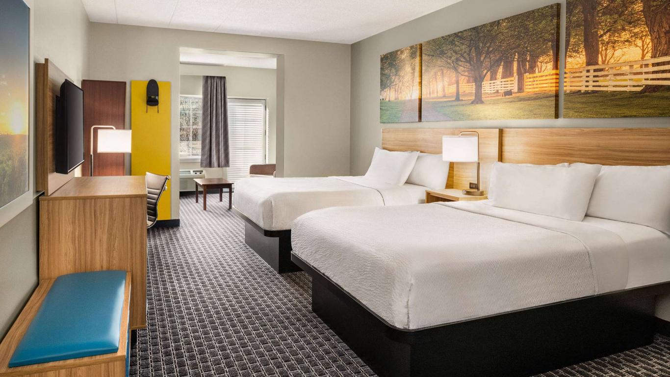 Days Inn & Suites by Wyndham Lancaster Amish Country