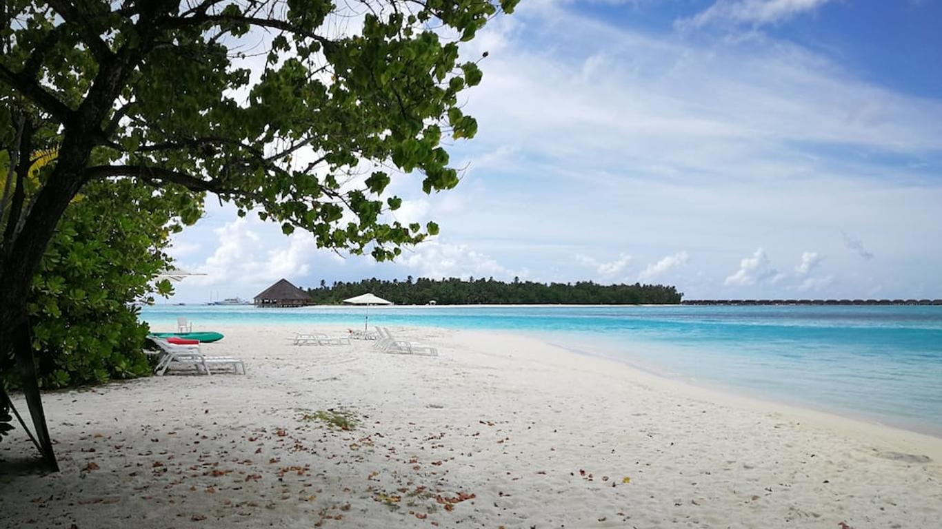 Crown Beach Hotel-Private Bikini Beach