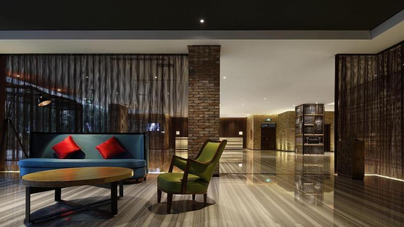 Ease House Hotel