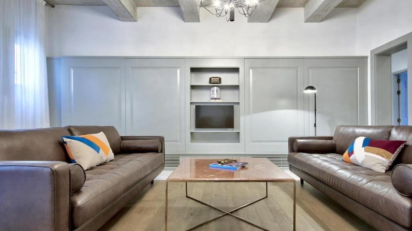 10 Strait Street Apartments