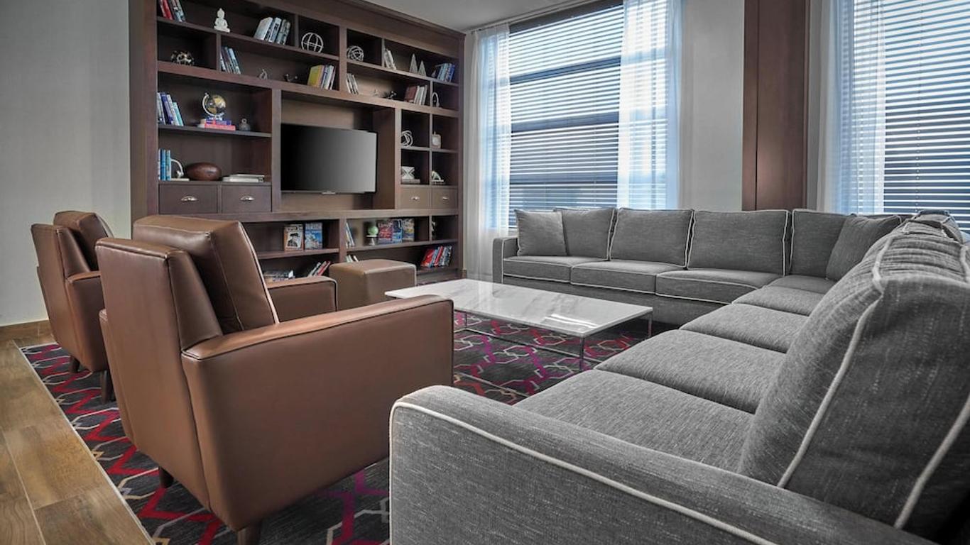 Four Points by Sheraton Edmonton West
