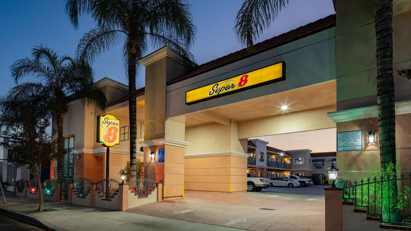 Super 8 by Wyndham North Hollywood