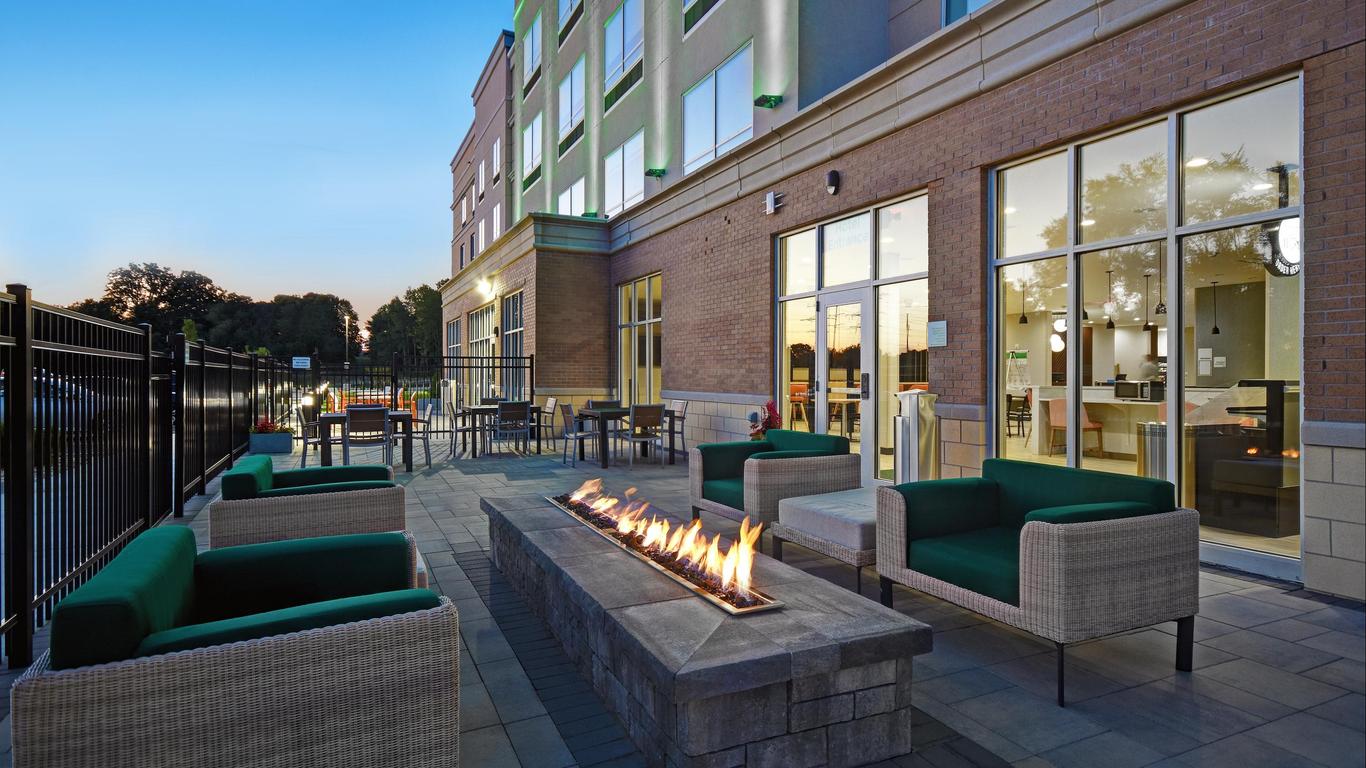 Holiday Inn Grand Rapids North - Walker, An IHG Hotel