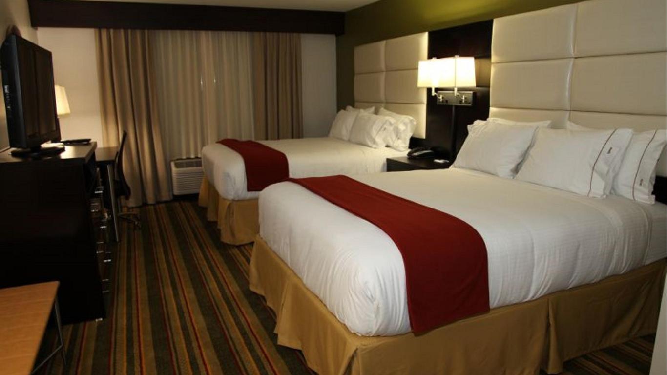 Holiday Inn Express & Suites Huntsville Airport