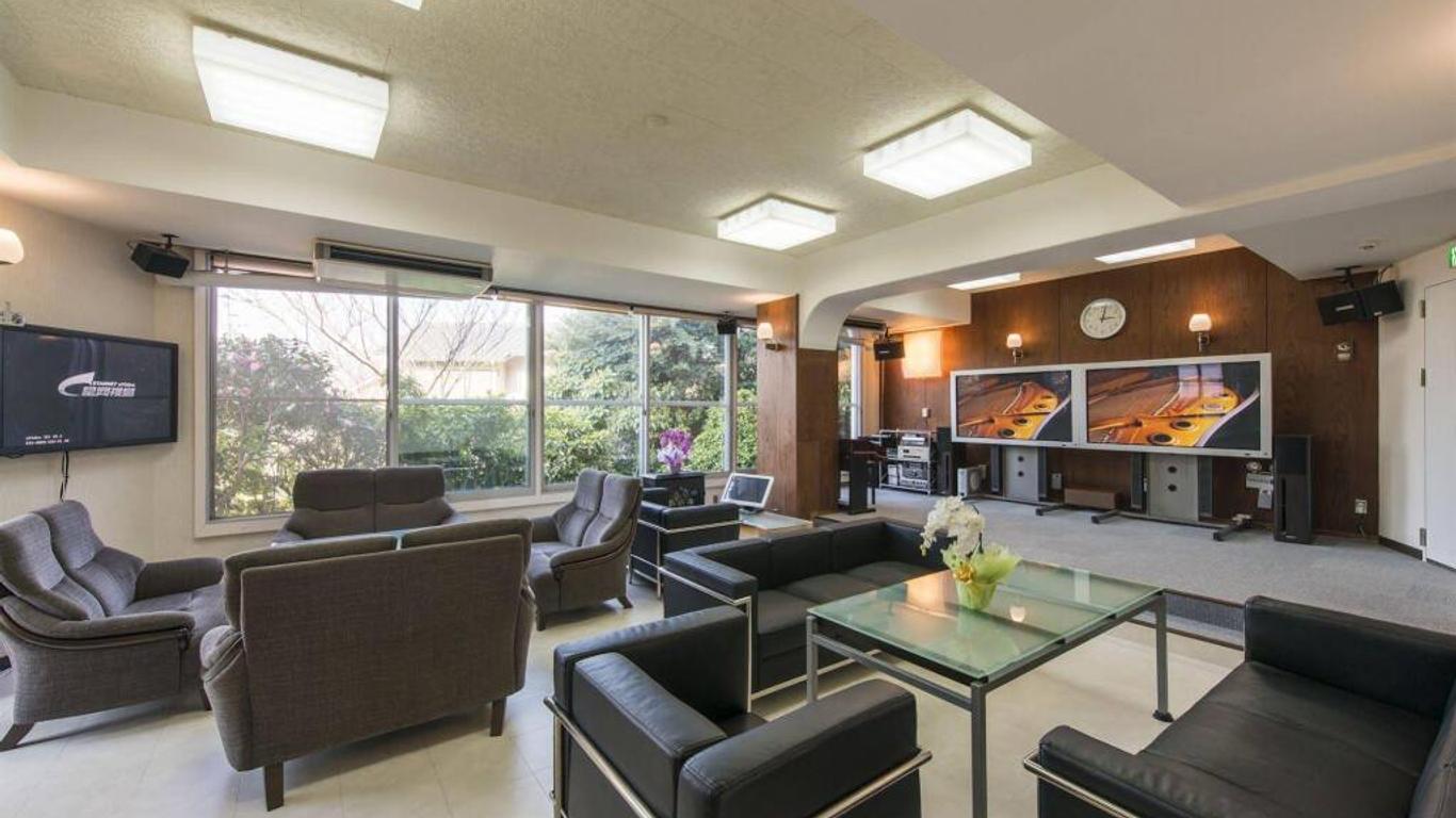 Atami Red House