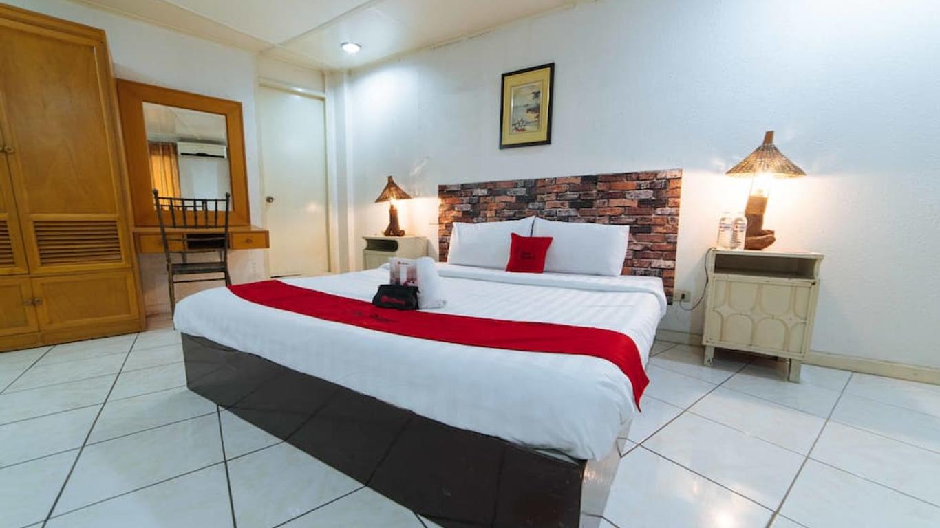 RedDoorz Premium @ Clarkview Angeles City
