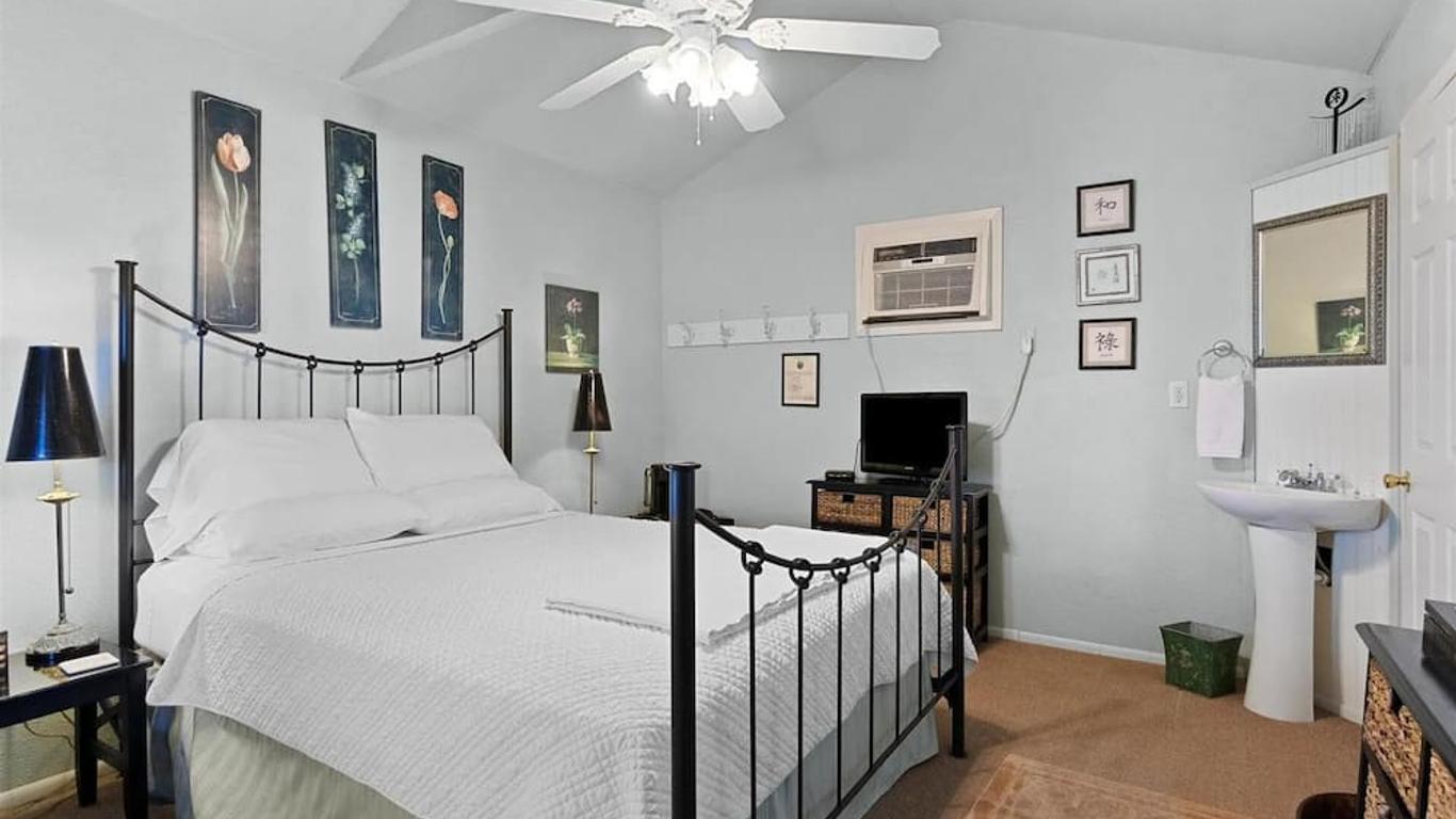 Four Winds Victorian Venue & Suites
