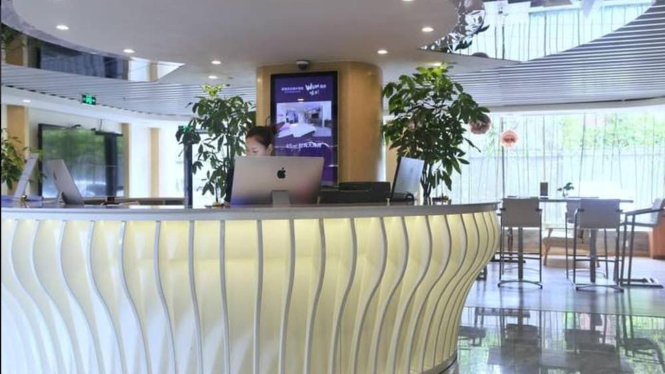 Leshan Wow Hotel