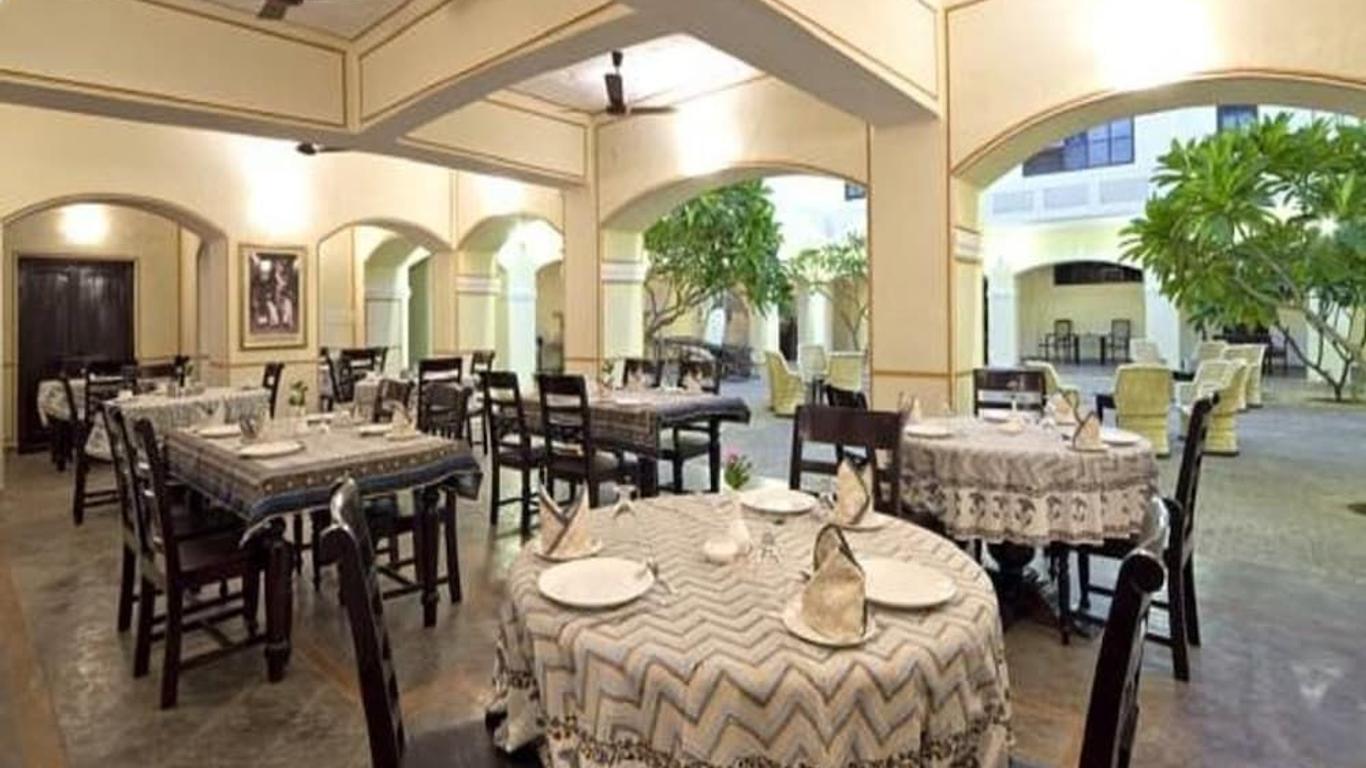 Hotel Roop Vilas Palace