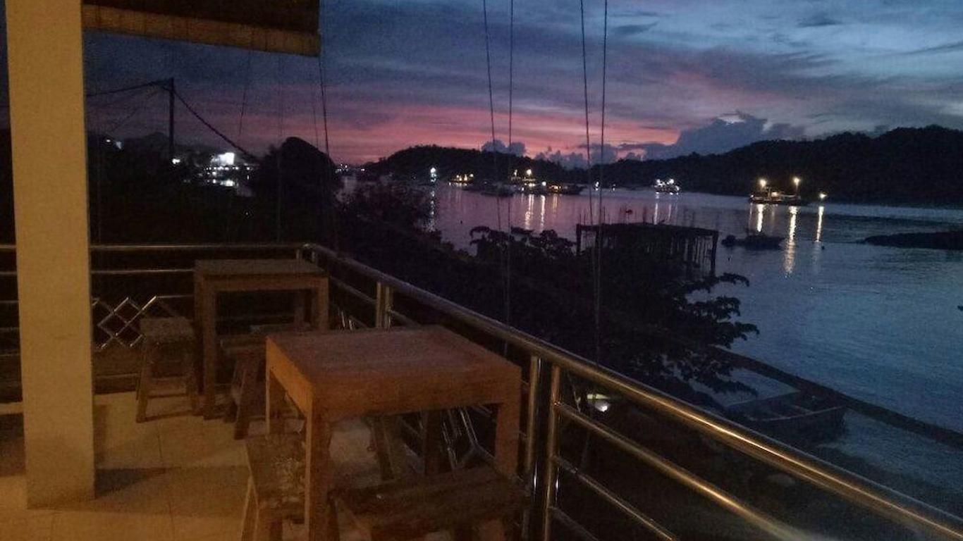 Bajo Sunset Hostel