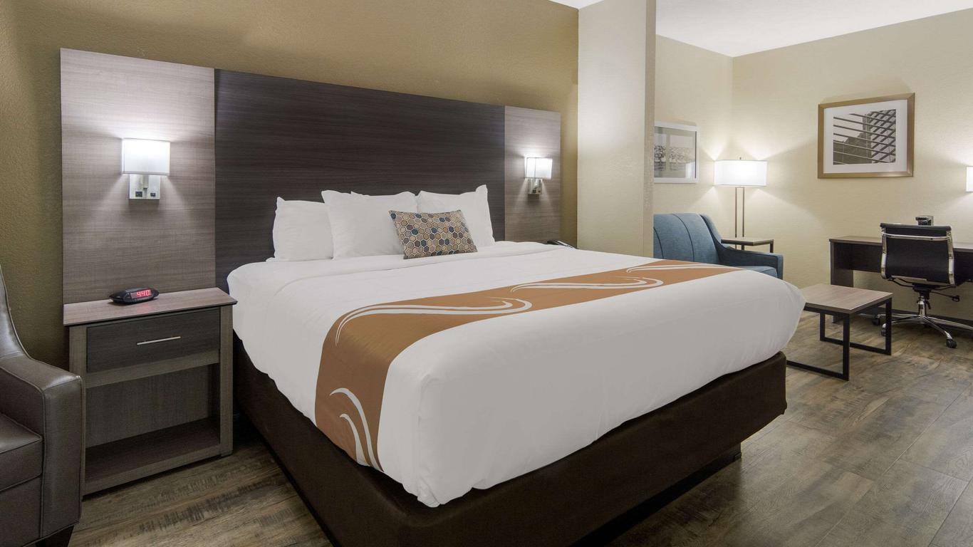 Quality Inn & Suites Roanoke - Fort Worth North