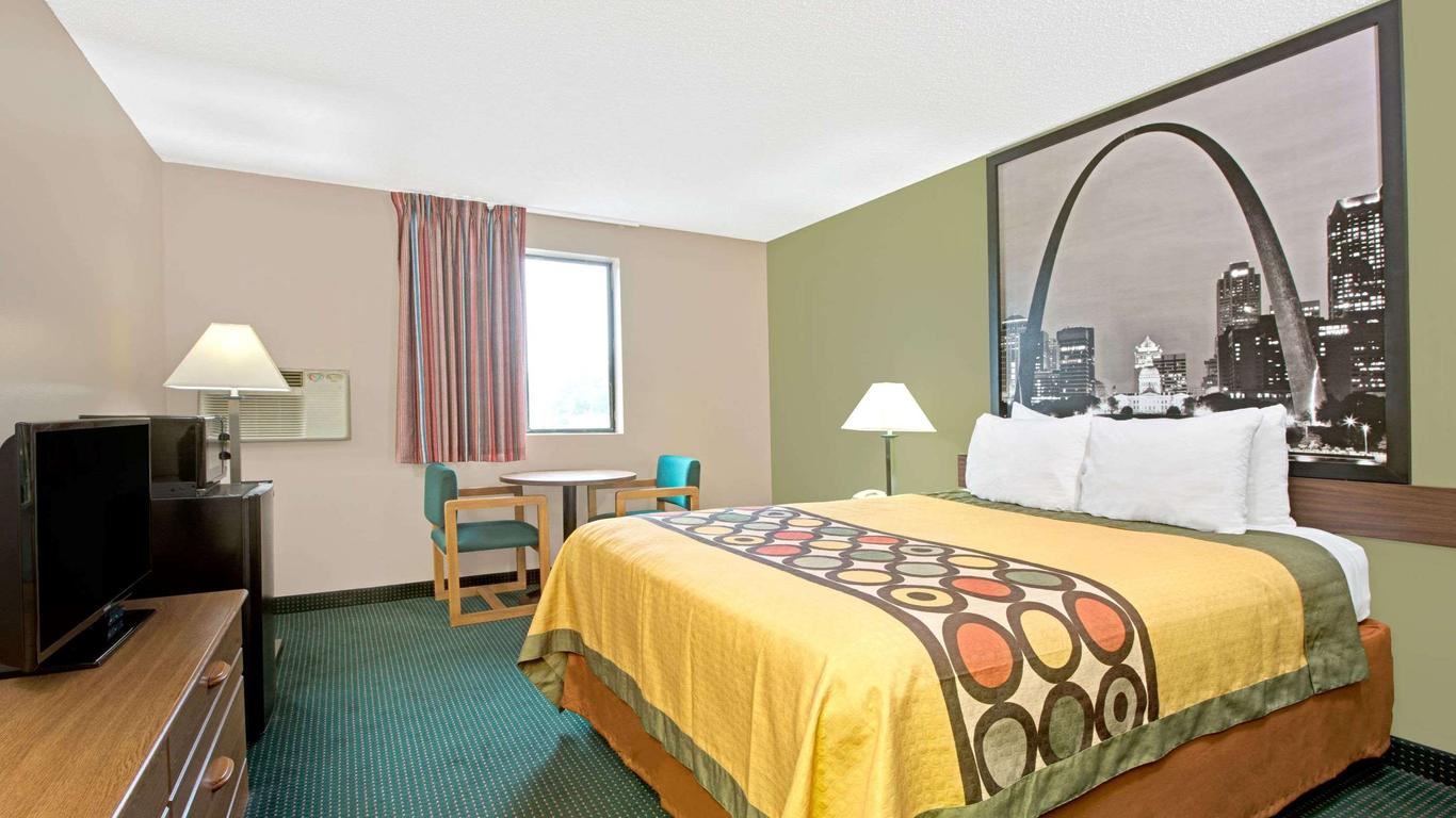 Super 8 by Wyndham Eureka/Six Flags Nearby