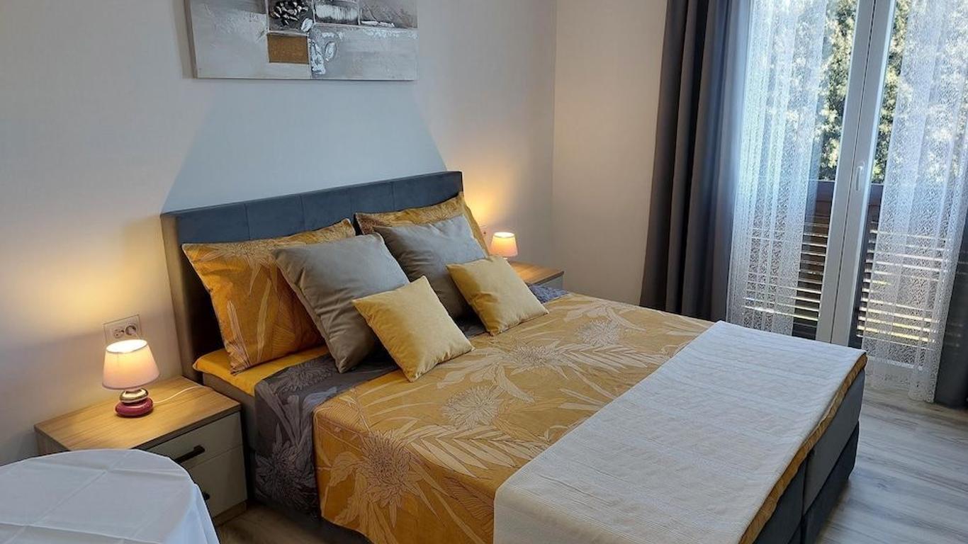 Room Violeta