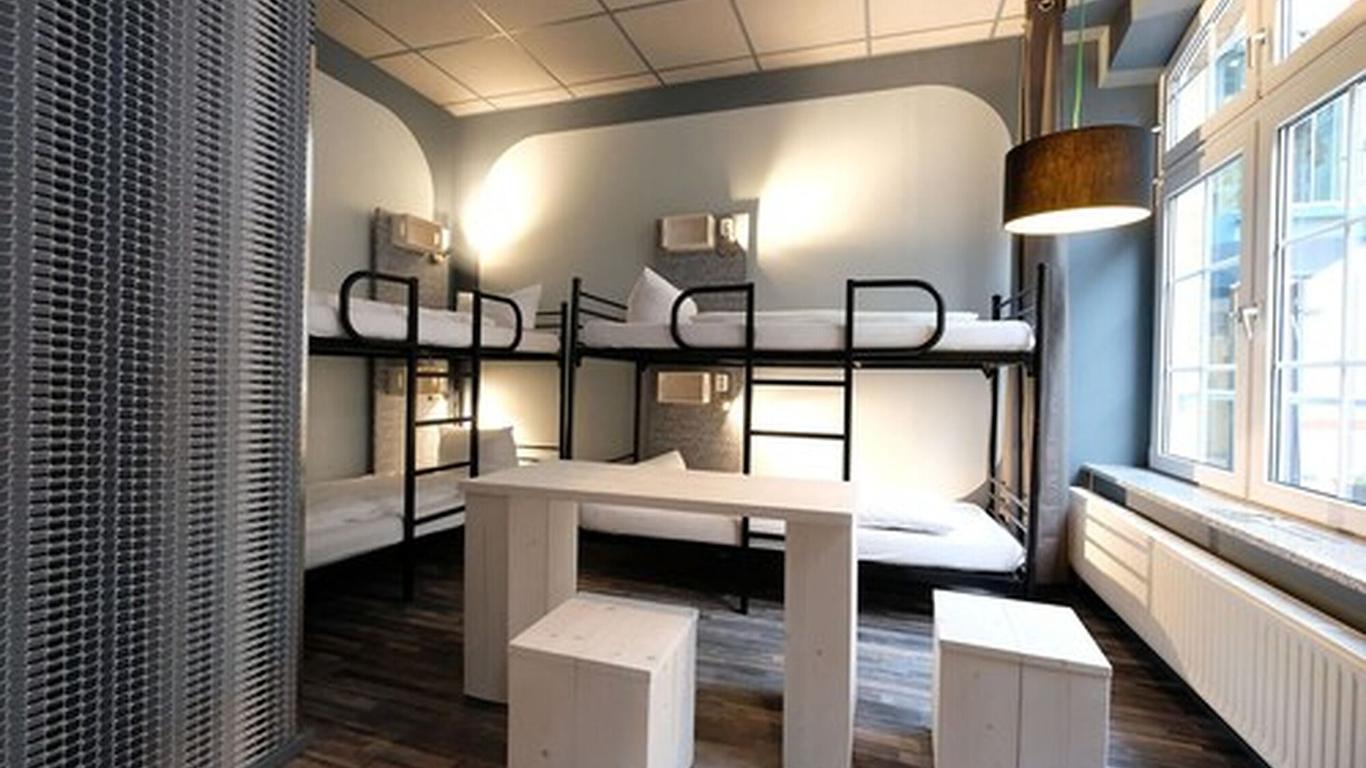 Singer109 Hotel & Hostel
