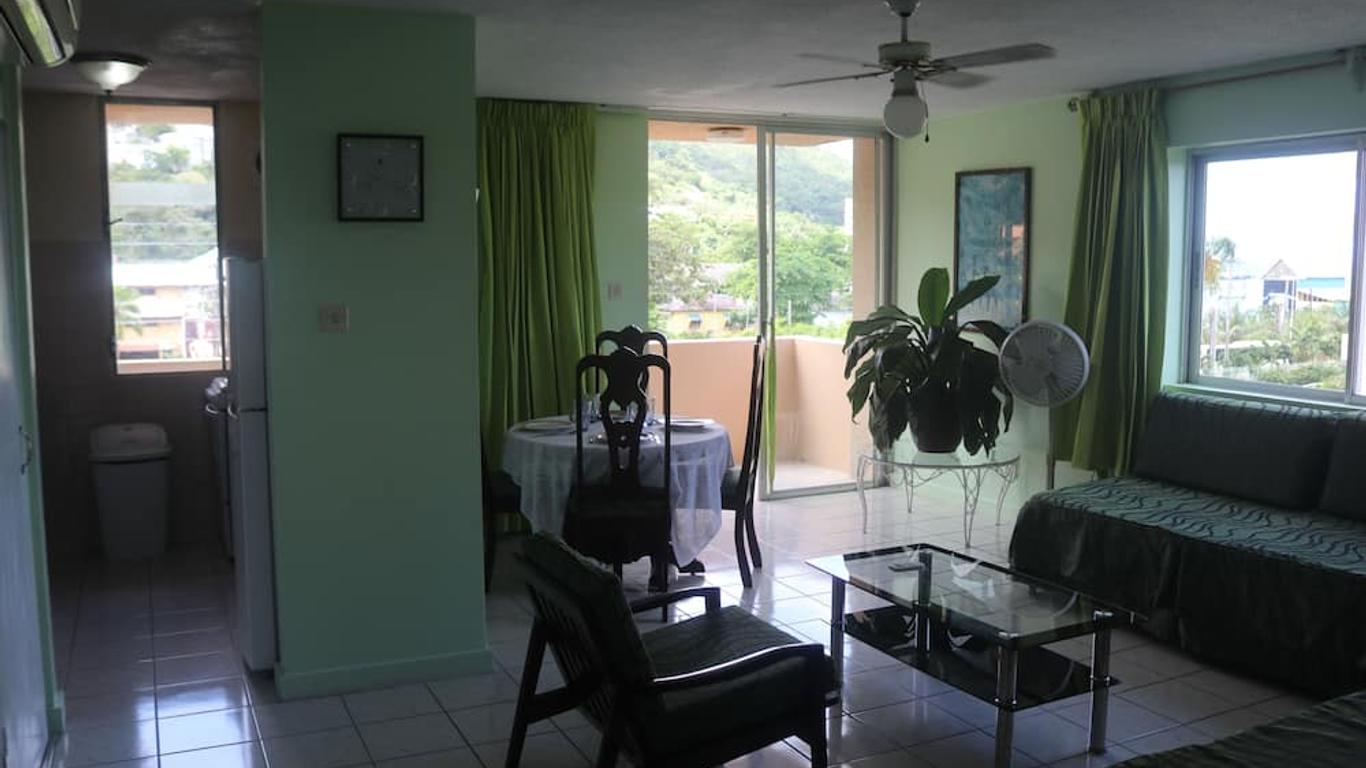 Lawerence Pool House 2 Bedroom With Pool