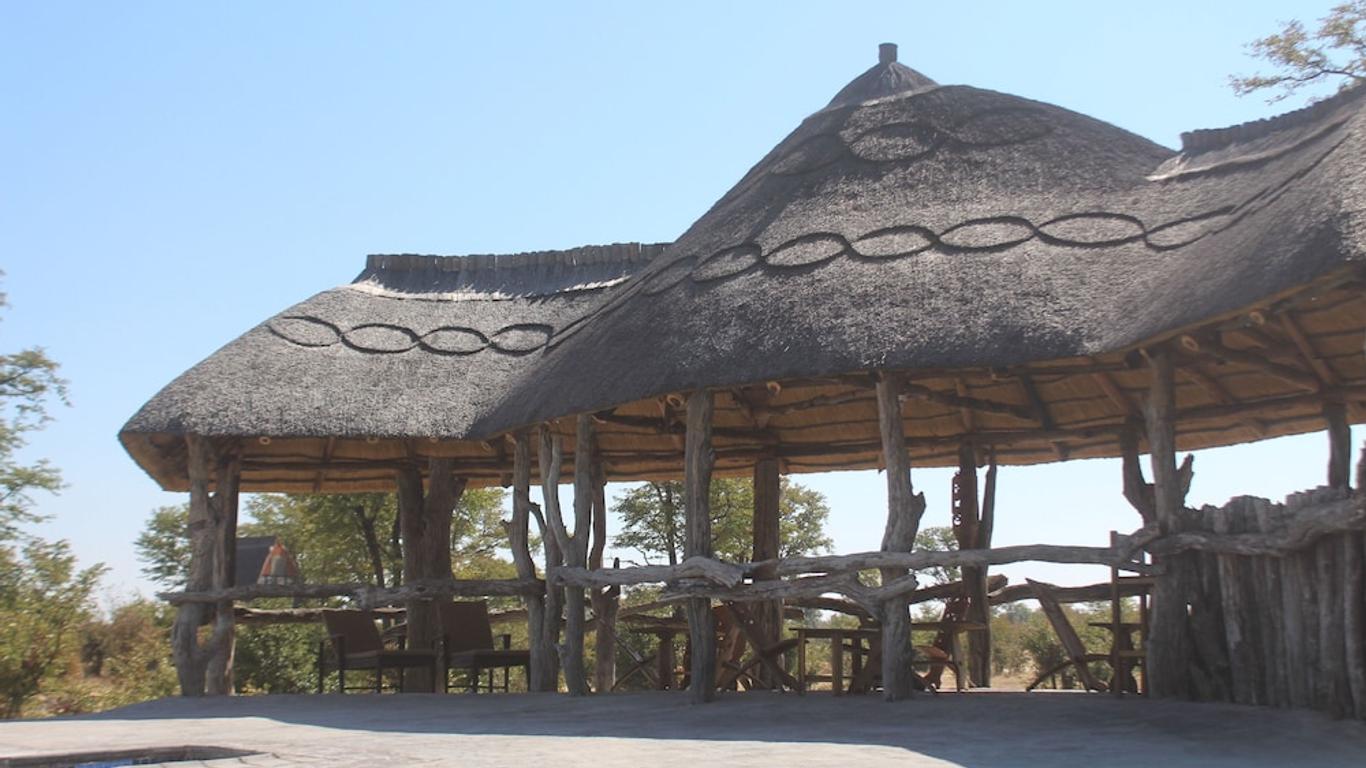 Dzibanana Lodge & Camping