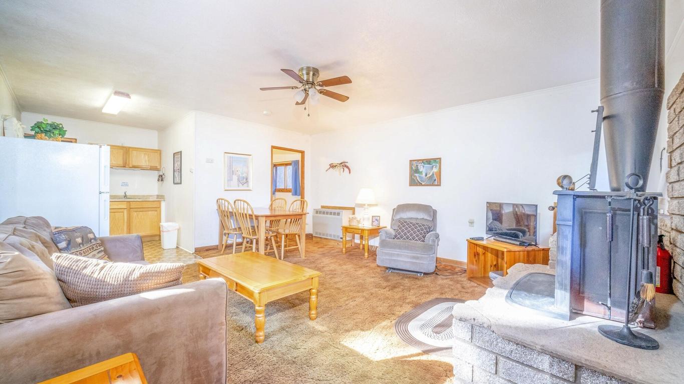 Bear Paw Lodge & Vacation Homes