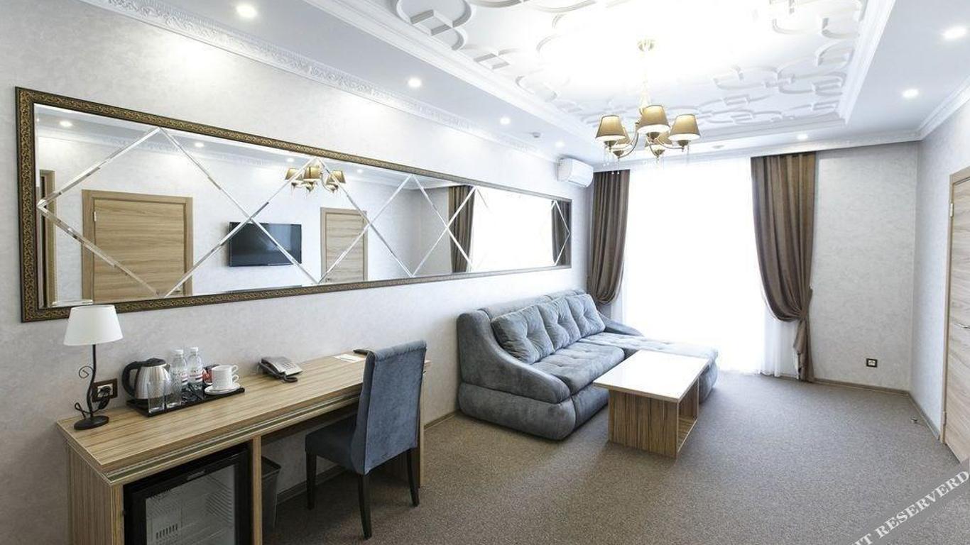 Sky Lux Hotel