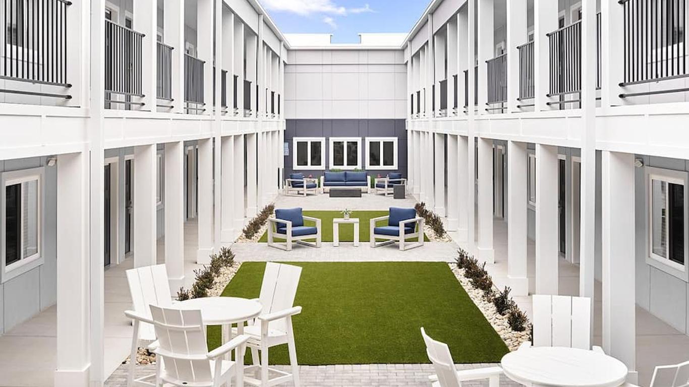 Stayapt Suites Pensacola