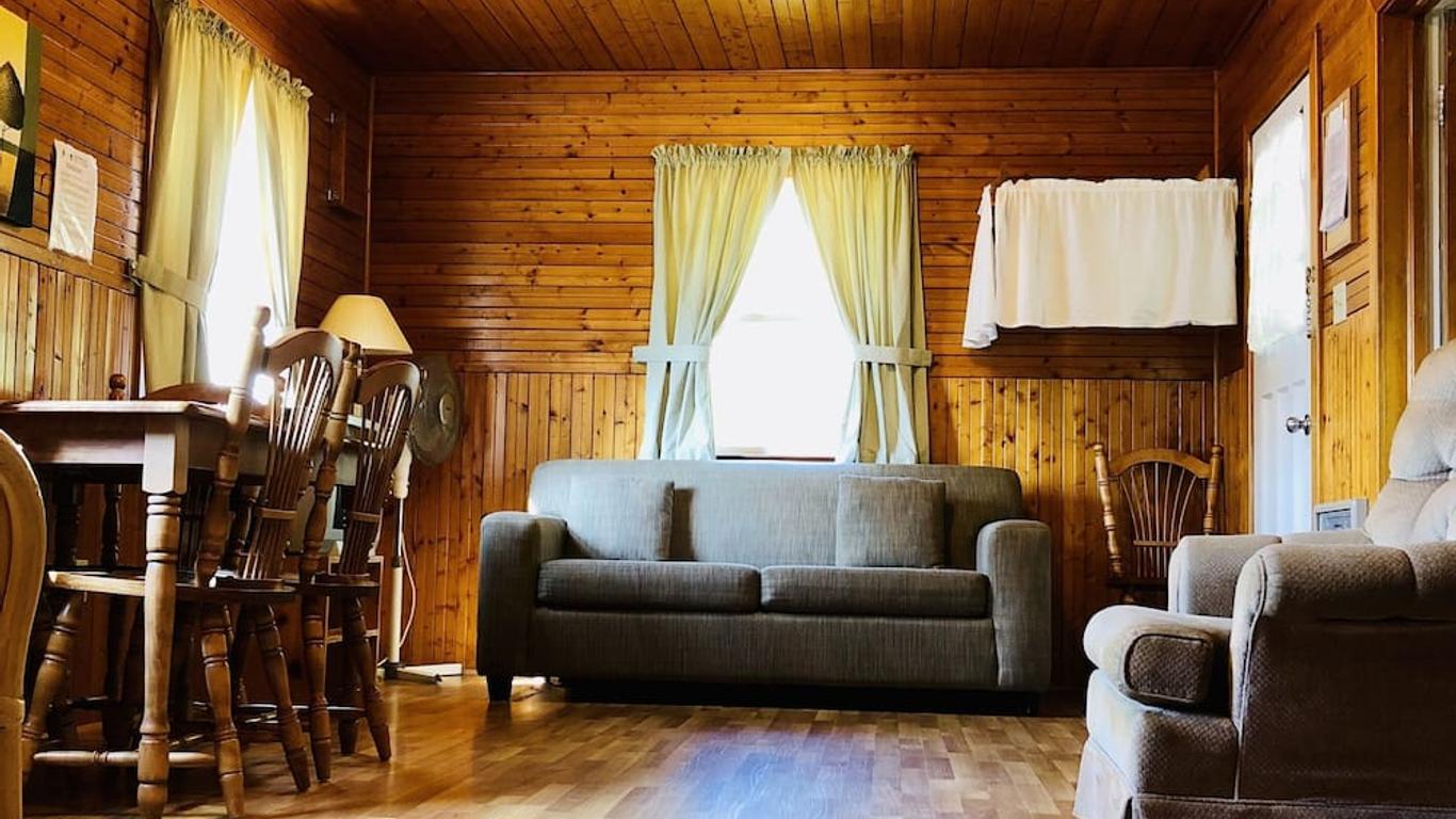 Green Gables Bungalow Court