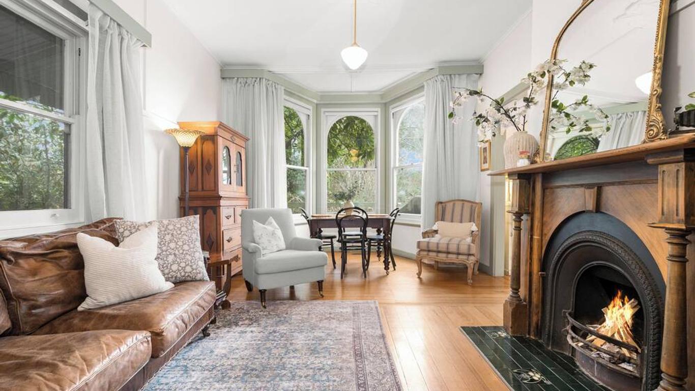 Woolrich Historic Garden Cottage