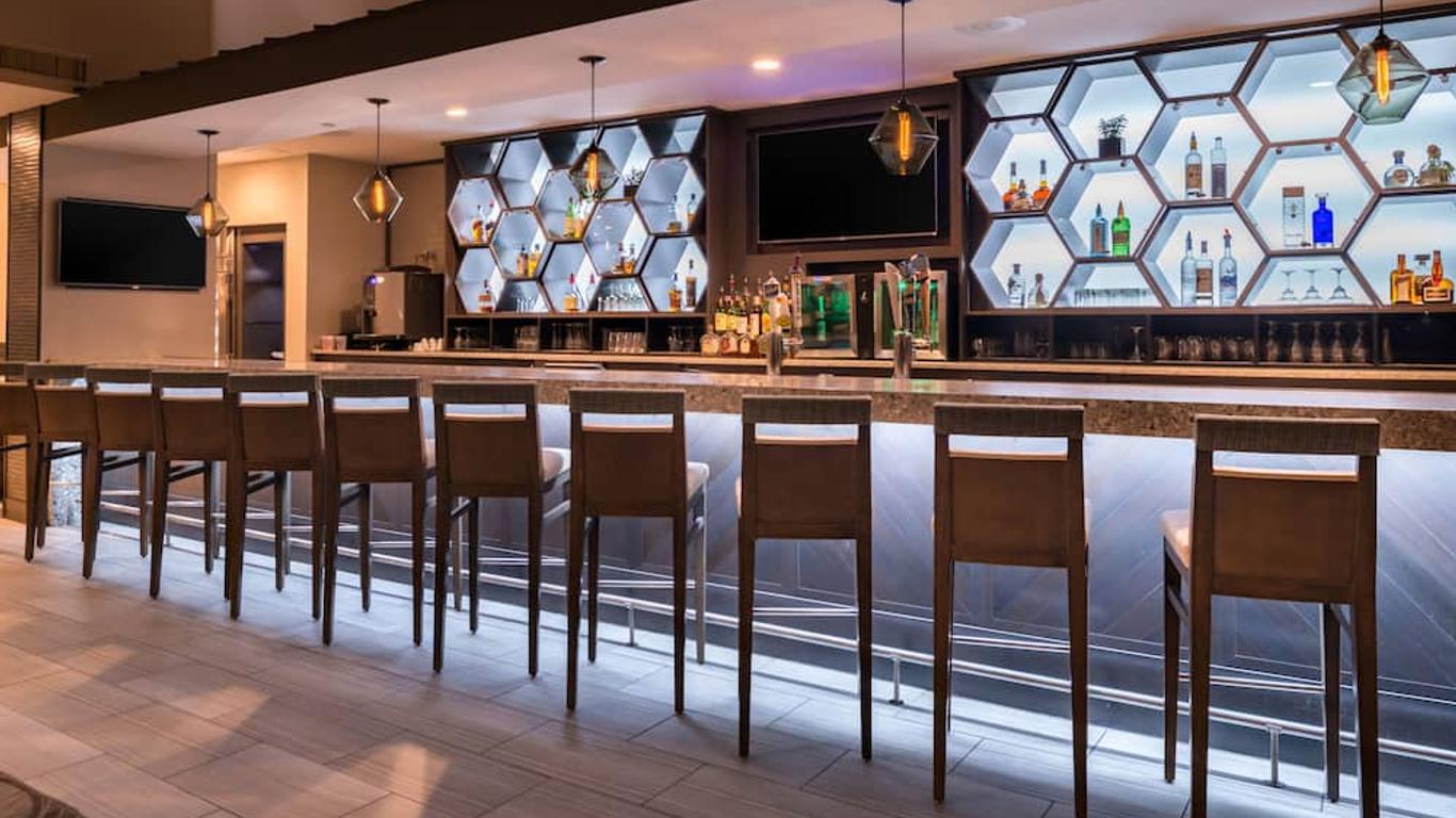 Jake's 58 Casino Hotel - Adults Only